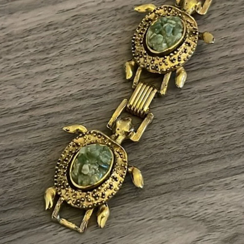 1950’s Vintage Crushed Jade Turtle Bracelet Gold Tone Classic Clasp Closure - Picture 5 of 7